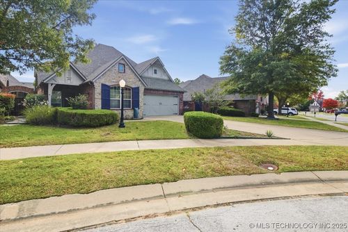 9707 E 90th Ct N, Owasso, OK, 74055-7270 | Card Image