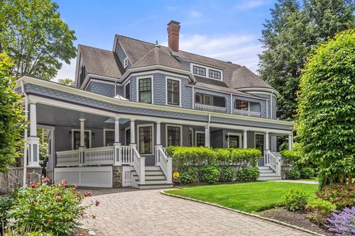 18 Sewall St, Newton, MA, 02465-2613 | Card Image