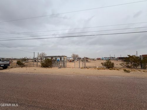 15551 Lowell Rd, El Paso, TX, 79928-9044 | Card Image