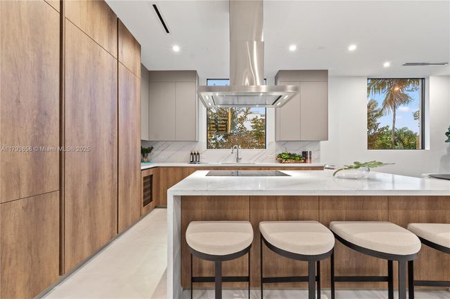 4951 University Dr, Townhouse with 3 bedrooms, 5 bathrooms and null parking in Coral Gables FL | Image 10