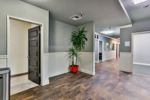 1538 Market St, Redding, CA, 96001-1037 | Card Image