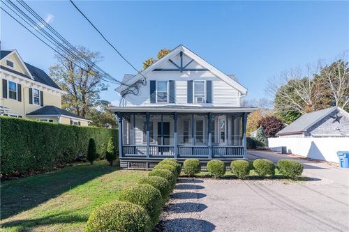 75 Caswell St, Narragansett, RI, 02882-3686 | Card Image
