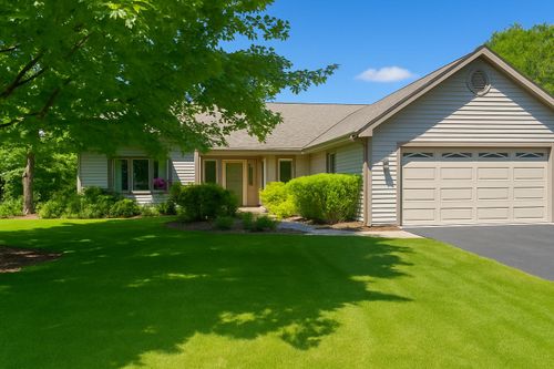 16810315 Wildrose Ln, Germantown, WI, 53022-4797 | Card Image