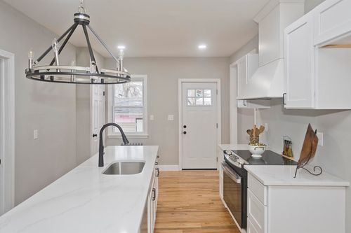 305 Dickinson St, Springfield, MA, 01108-1871 | Card Image