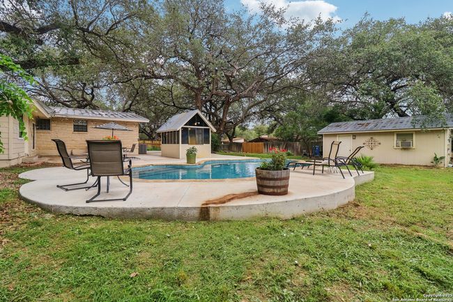 503 Mockingbird Ln, House other with 3 bedrooms, 2 bathrooms and null parking in Devine TX | Image 36