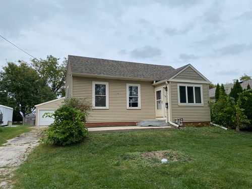 114 E Richmond St, Westmont, IL, 60559-1831 | Card Image