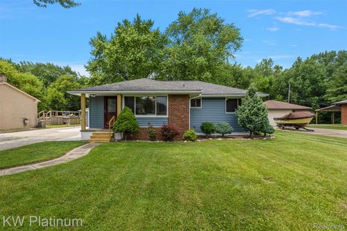 39365 Memory Ln, Harrison Township, MI, 48045-1753 | Card Image
