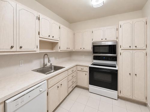 22n-1985 S Ocean Dr, Hallandale Beach, FL, 33009-5933 | Card Image