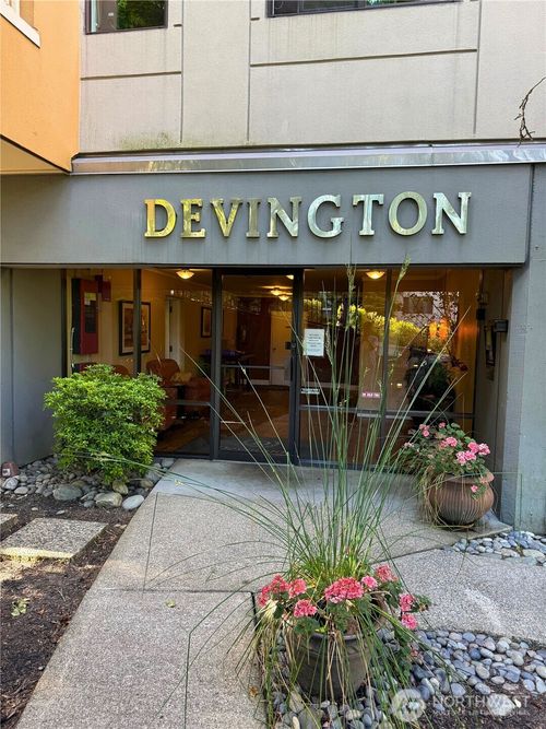 apt-501-7600 Se 29th St, Mercer Island, WA, 98040-2841 | Card Image