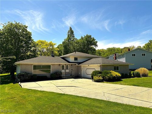 2600 Greenlawn Dr, Seven Hills, OH, 44131-3623 | Card Image