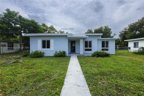 720 Ne 143rd St, North Miami, FL, 33161-2913 | Card Image
