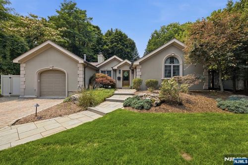 23 Trinity Pl, Hillsdale, NJ, 07642-2861 | Card Image