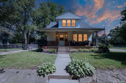 702 Leland St, Flint, MI, 48507-2432 | Card Image