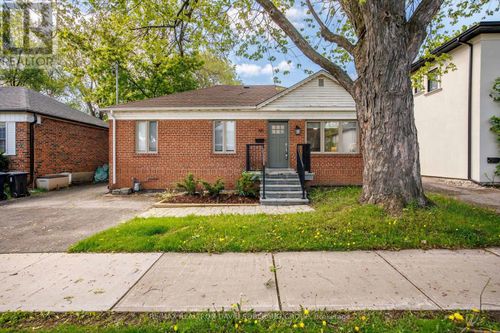 35 Almore Avenue, Toronto (Clanton Park), ON, M3H2G9 | Card Image