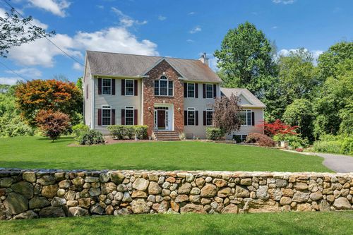 64 Thompson St, Shelton, CT, 06484-5134 | Card Image