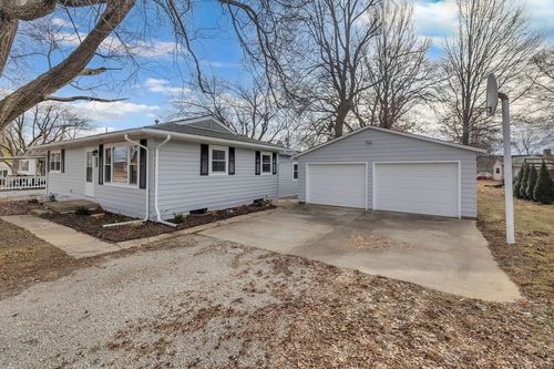 275 E Broadway St, Argenta, IL, 62501-6009 | Card Image