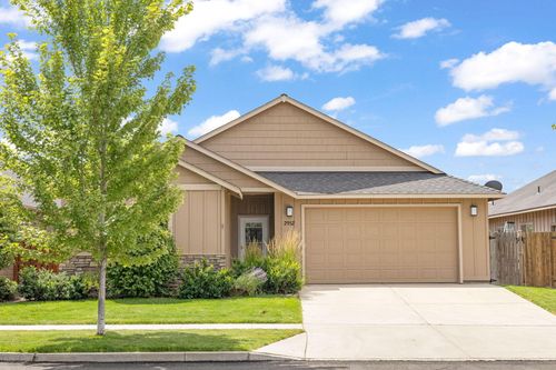 2952 Nw Dogwood Ave, Redmond, OR, 97756-6940 | Card Image