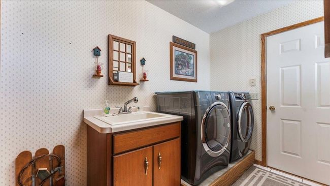 Main floor laundry | Image 43