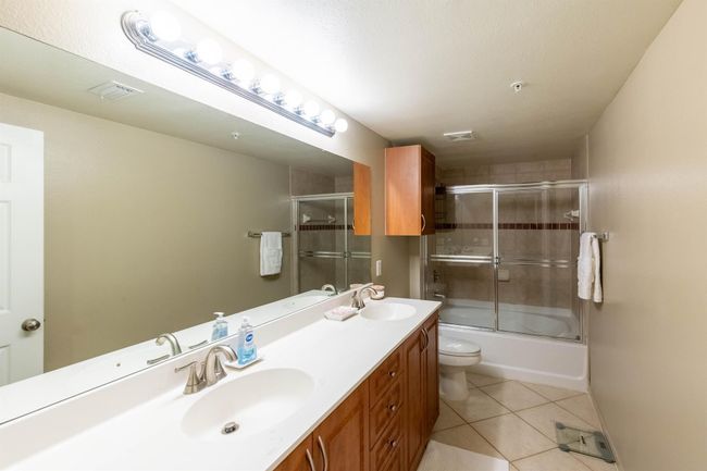APT-201 - 6559 Emerald Dunes Dr, Condo with 3 bedrooms, 2 bathrooms and null parking in West Palm Beach FL | Image 11