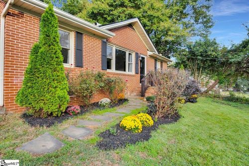 118 Oak Dr, Greenville, SC, 29611-5728 | Card Image