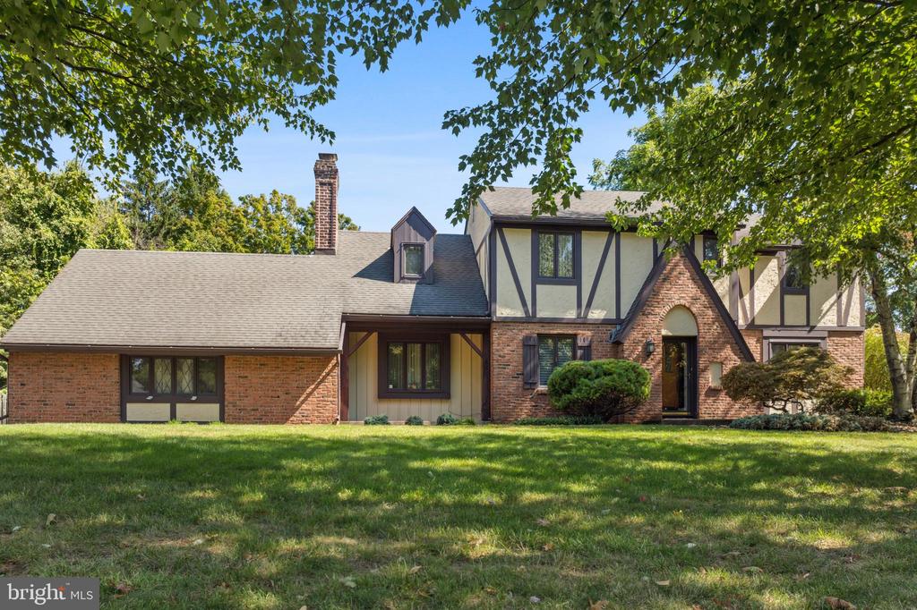 Fairfield Dr, Allentown, PA 18103