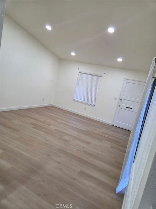 10425 Larwin, Chatsworth, CA, 91311 | Card Image