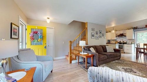 12 Parsons Ln, Saint Albans, VT, 05478-5134 | Card Image