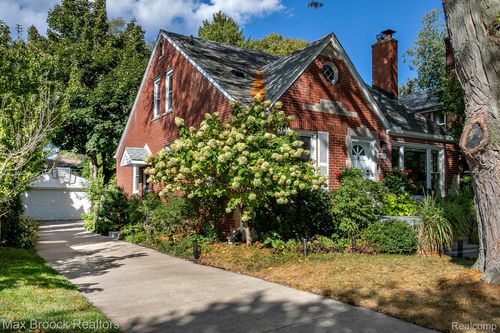 26725 Humber St, Huntington Woods, MI, 48070-1260 | Card Image