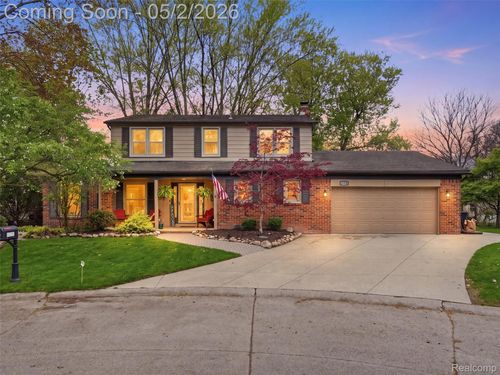 37279 Maple Leaf Ct, Clinton Township, MI, 48036-1614 | Card Image