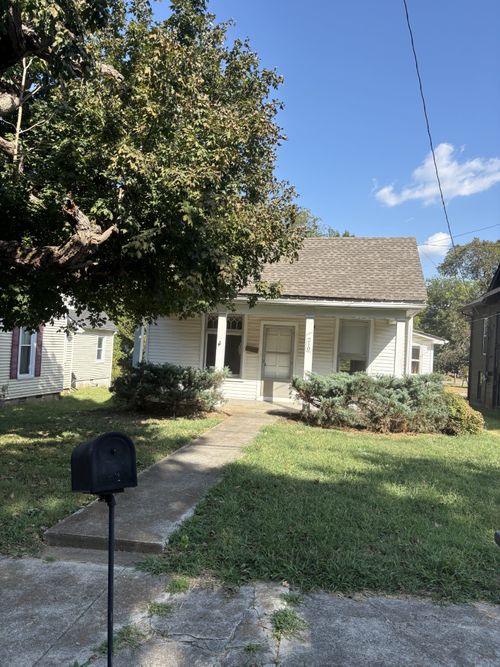 210 N Oak St, Springfield, TN, 37172-2006 | Card Image
