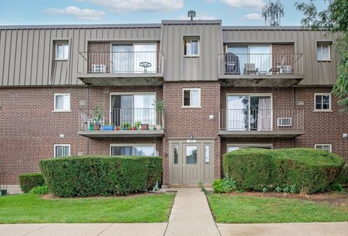 1b-586 Fairway View Dr, Wheeling, IL, 60090-3816 | Card Image