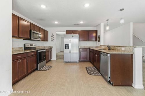 546 Cooper Ct Sw, Palm Bay, FL, 32908-8172 | Card Image
