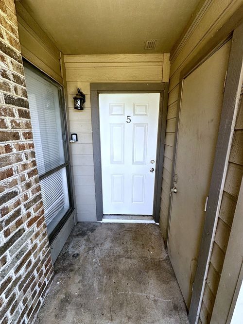 5-1600 Pecan Chase Cir, Arlington, TX, 76012-3000 | Card Image