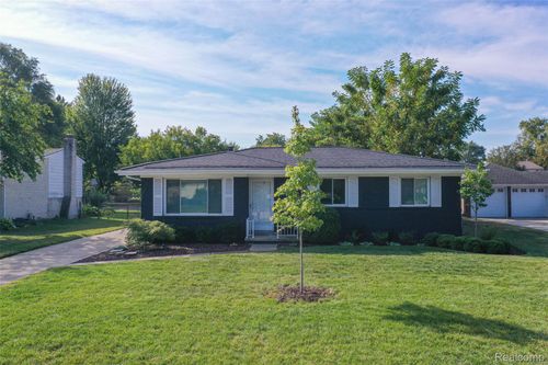 15668 Masonic, Fraser, MI, 48026-2618 | Card Image