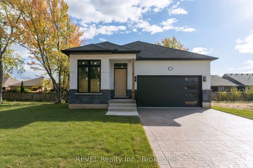 11 Stickles Street, Pelham, ON, L3C3C3 | Card Image