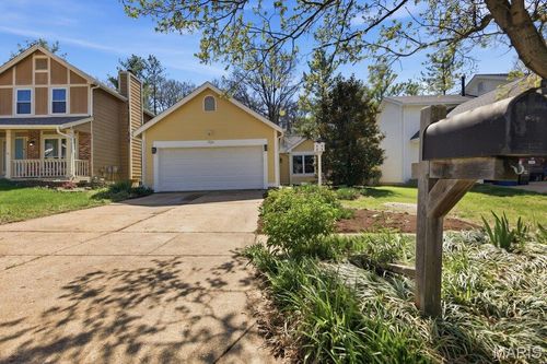 704 Ginger Wood Ct, Ballwin, MO, 63021-8438 | Card Image