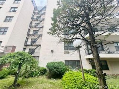 3m-3855 3855 Shore Parkway, New York, NY, 11235 | Card Image