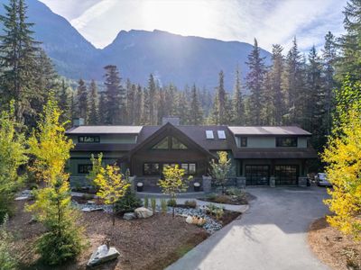 9036 Riverside Dr, House other with 4 bedrooms, 5 bathrooms and 10 parking in Whistler BC | Image 2