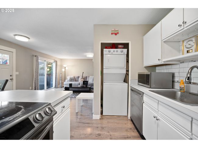 5582 Sw Murray Blvd, Condo with 2 bedrooms, 1 bathrooms and null parking in Beaverton OR | Image 10