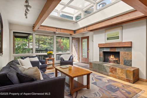 3b-124 W Hyman Ave, Aspen, CO, 81611-1716 | Card Image