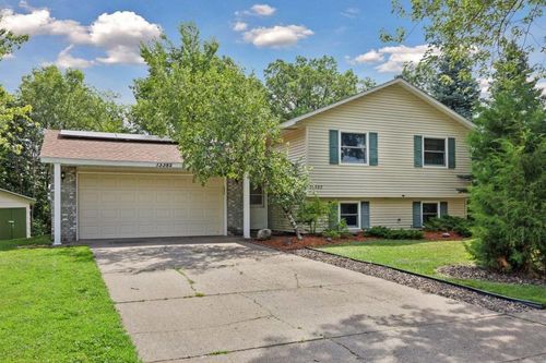 13382 Ferris Ave, Apple Valley, MN, 55124-8071 | Card Image