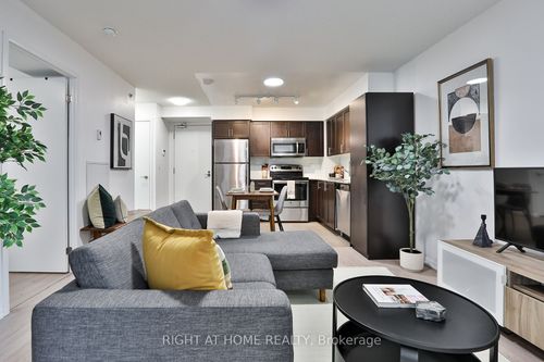 335-830 Lawrence Avenue W, North York, ON, M6A0B6 | Card Image