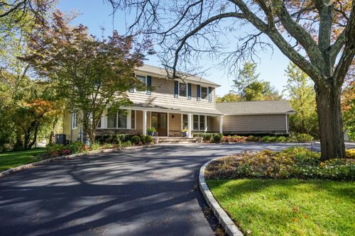 29 Astro Pl, Dix Hills, NY, 11746-5728 | Card Image