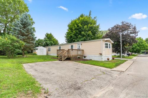 46 Hosner Dr, Oxford, MI, 48371-5217 | Card Image