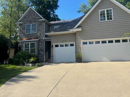 8243 Heathertree Ln, Brighton, MI, 48116-6722 | Card Image