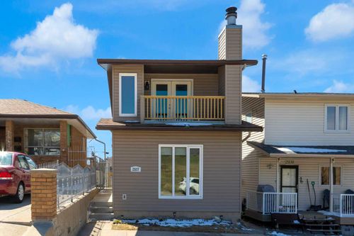 2537 9 Ave Se, Calgary, AB, T2A0B4 | Card Image