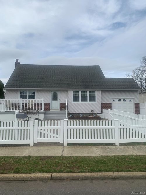 854 Terra Ln, North Bellmore, NY, 11710-1229 | Card Image