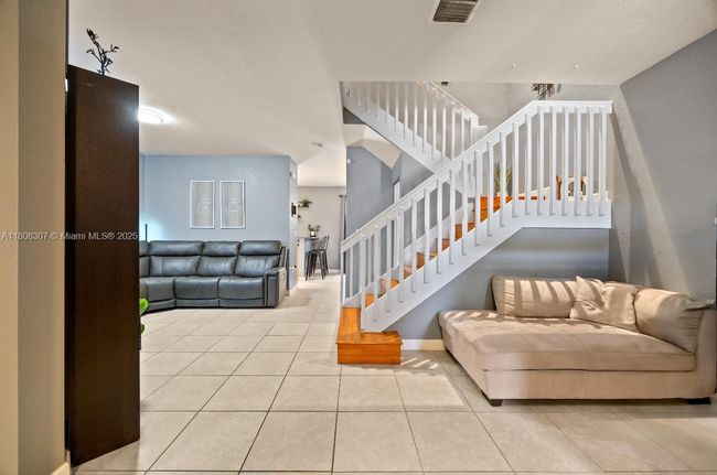 3427 W 89 Th Ter, Townhouse with 3 bedrooms, 3 bathrooms and null parking in HIALEAH FL | Image 6