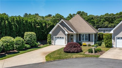 40 Enzo Dr, Coventry, RI, 02816-6091 | Card Image