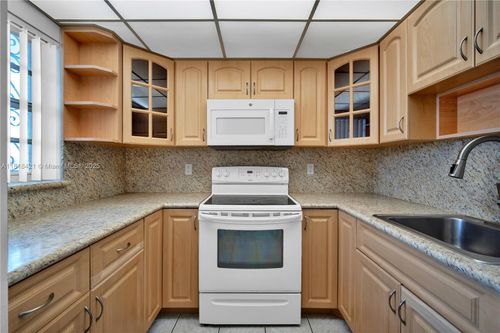 apt-303-6825 W Flagler St, Miami, FL, 33144-2836 | Card Image